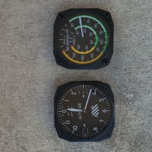 ✈️ Vintage thermometer disguised as aircraft speedometer, clock like altimeter